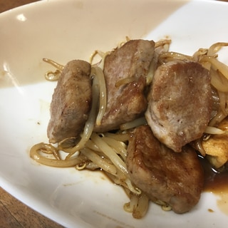 豚ヒレ肉ともやしの炒め物